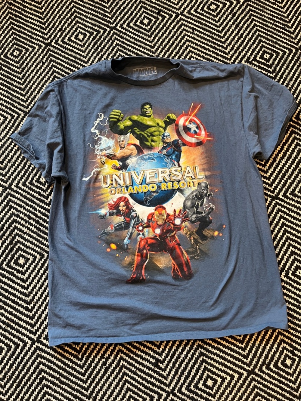 Universal Orlando Resort Marvel Avengers Graphic Tee - Large